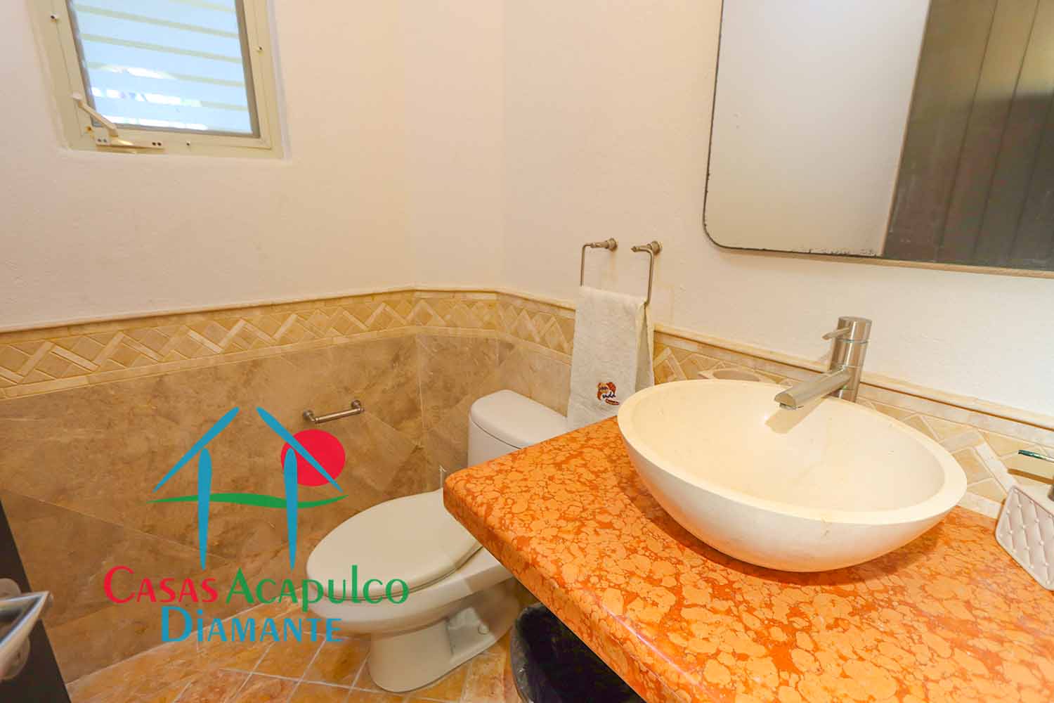 Son Vida Petén C3 - Baño de visitas 1